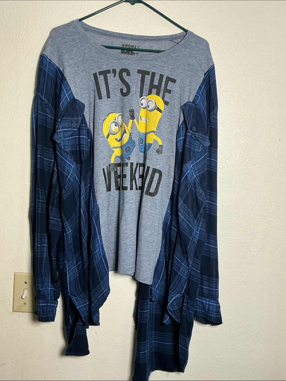 Minions “It’s The Weekend” Long Sleeve – 34” PTP – Size 24/26 – Free Shipping